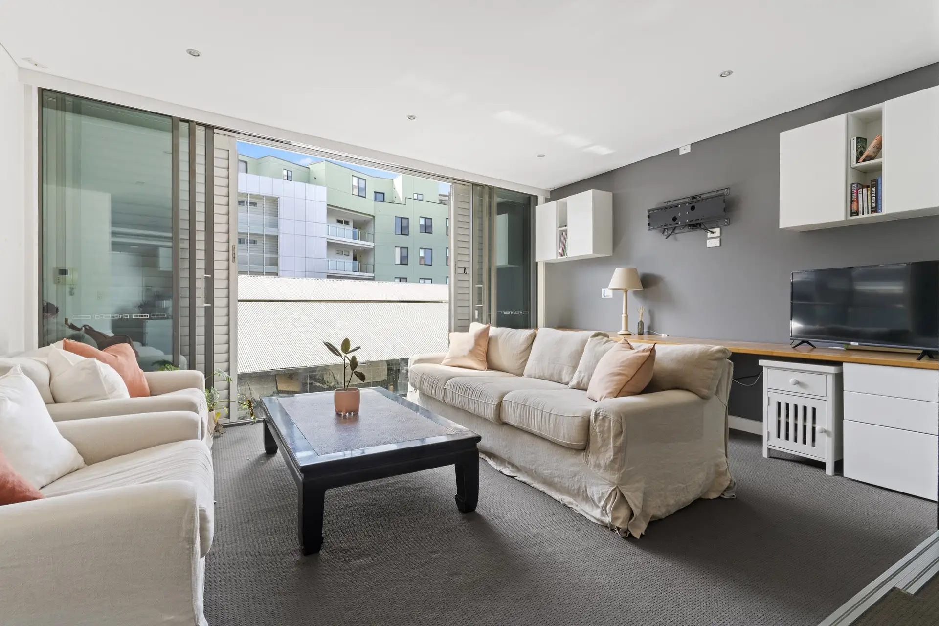 3302/12-14 Neild Avenue, Darlinghurst Sold by Bradfield Badgerfox - image 1