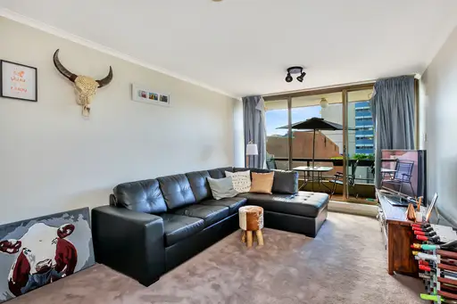 19/2 New McLean Street, Edgecliff Sold by Bradfield Badgerfox