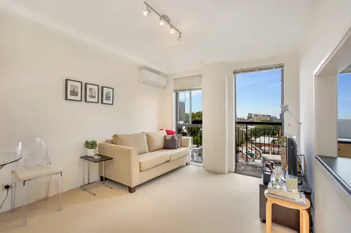 69/679 Bourke Street, Surry Hills Sold by Bradfield Badgerfox