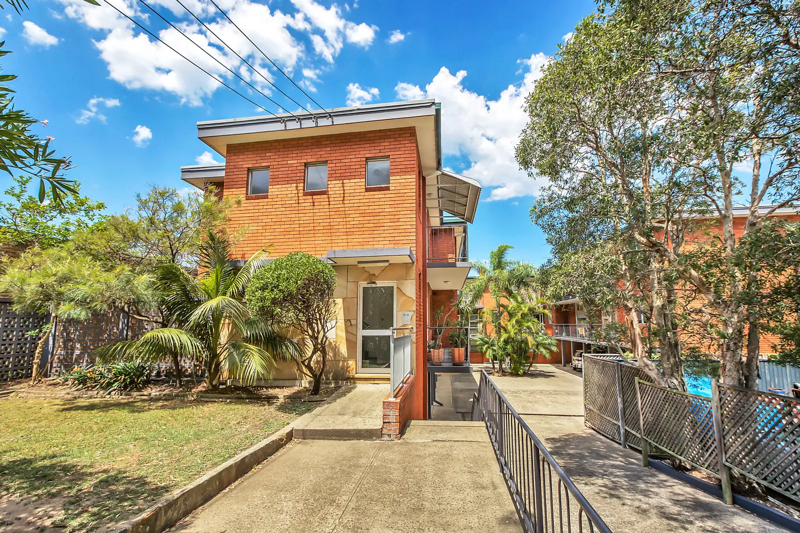 2/81 New South Head Road, Vaucluse Sold by Bradfield Badgerfox - image 1