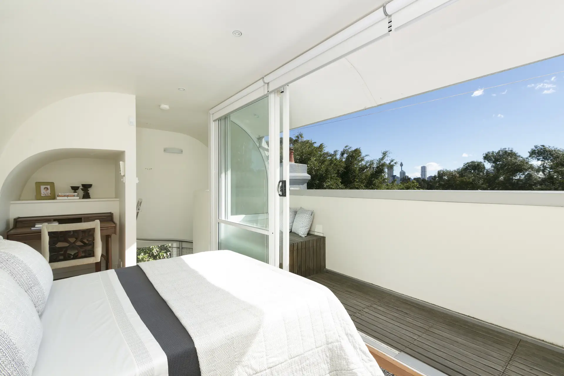 2A Herbert Road, Edgecliff Sold by Bradfield Badgerfox - image 1