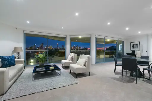 7/6-10 Darling Point Road, Darling Point Sold by Bradfield Badgerfox