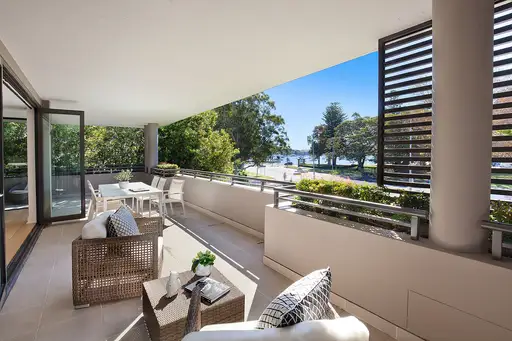 2/675 New South Head Road, Rose Bay Sold by Bradfield Badgerfox