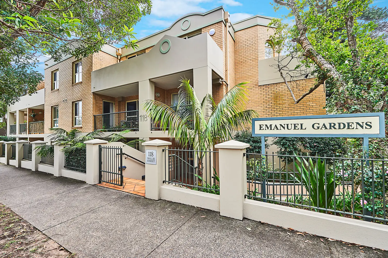 24/118 Wallis Street, Woollahra Sold by Bradfield Badgerfox - image 1