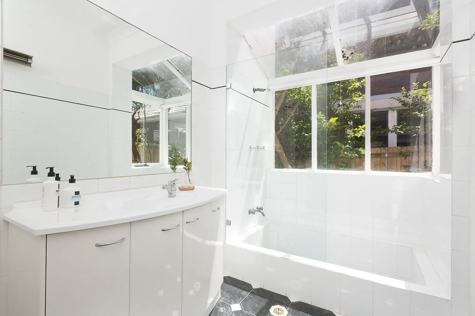 5 Kings Road, Vaucluse Sold by Bradfield Badgerfox - image 1