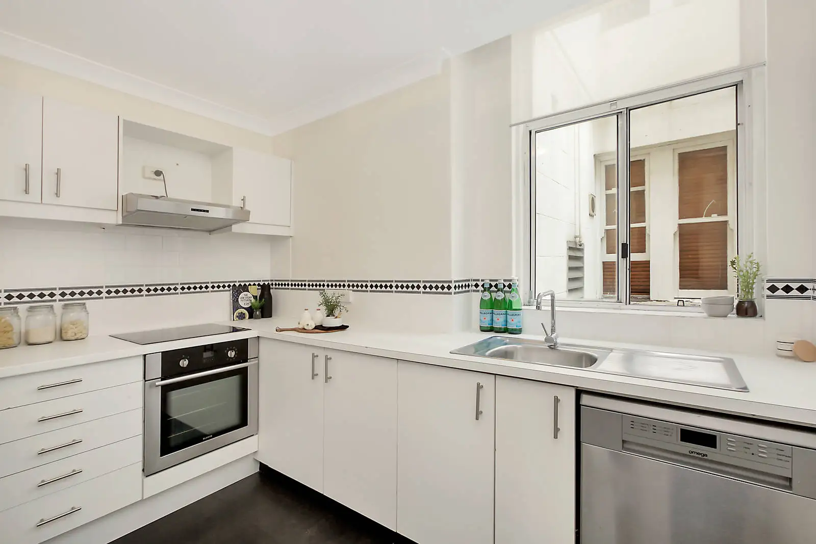 17/9 Wylde Street, Potts Point Sold by Bradfield Badgerfox - image 1