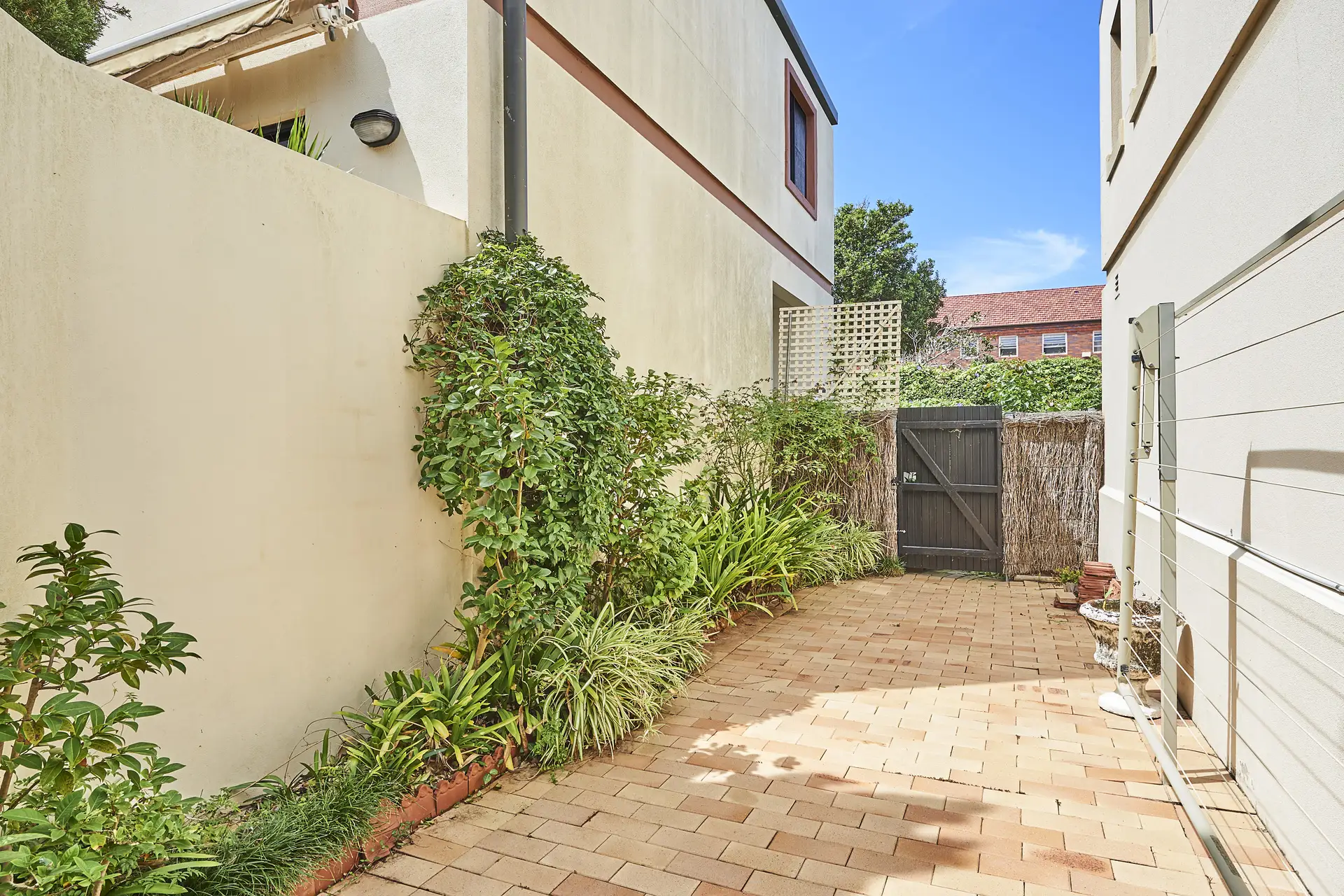 2/26 Dover Road, Rose Bay Sold by Bradfield Badgerfox - image 1