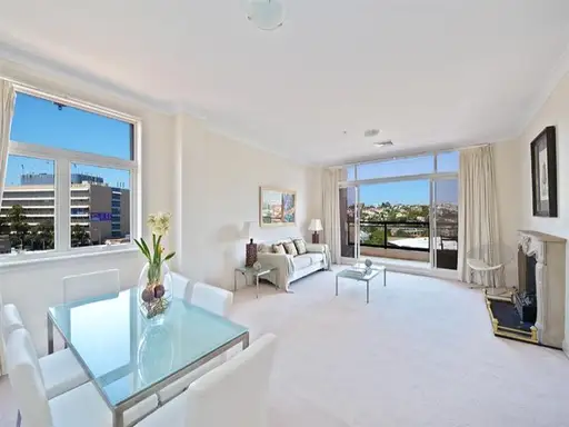 606/2 Darling Point Road, Darling Point Sold by Bradfield Badgerfox