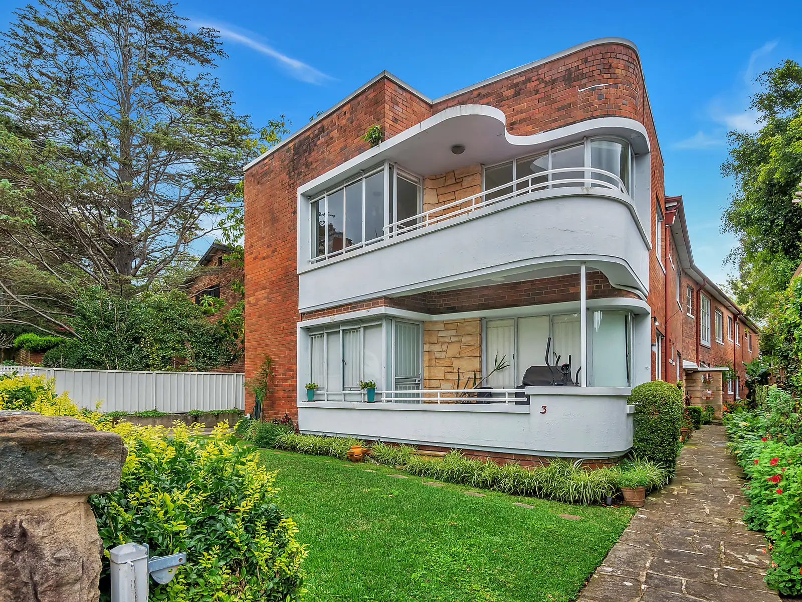 3 Trelawney Street, Woollahra Sold by Bradfield Badgerfox - image 1