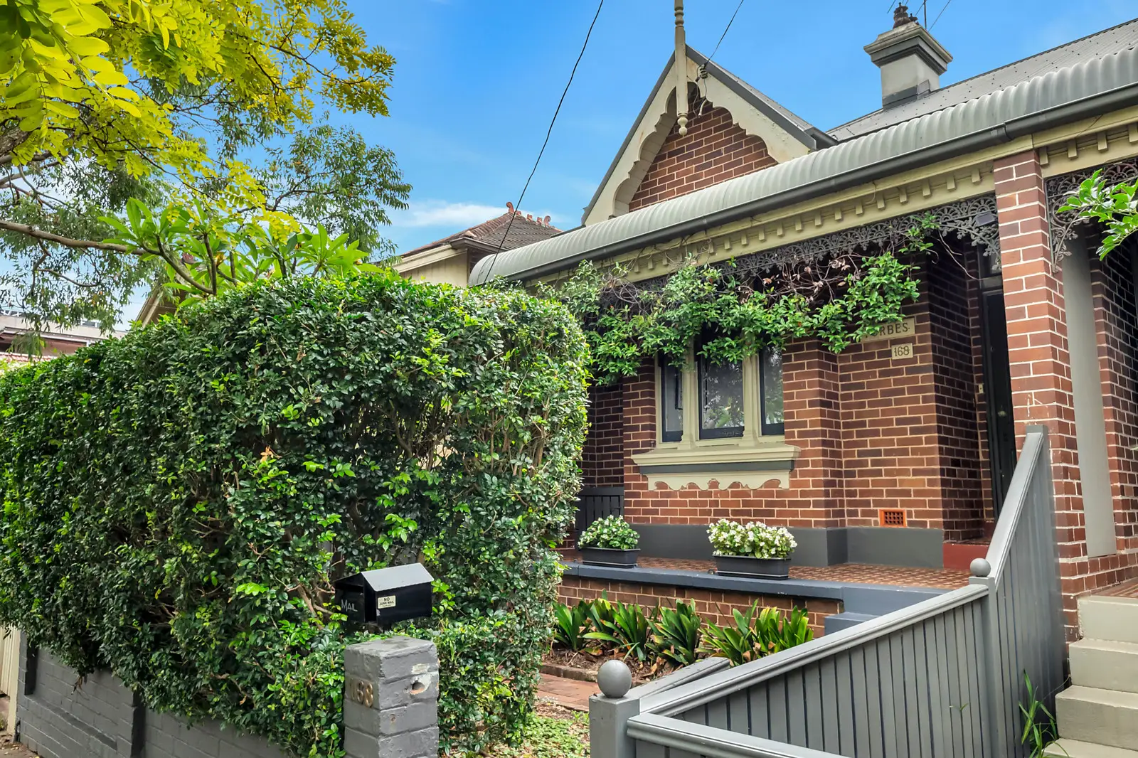 168 Carrington Road, Waverley Sold by Bradfield Badgerfox - image 1