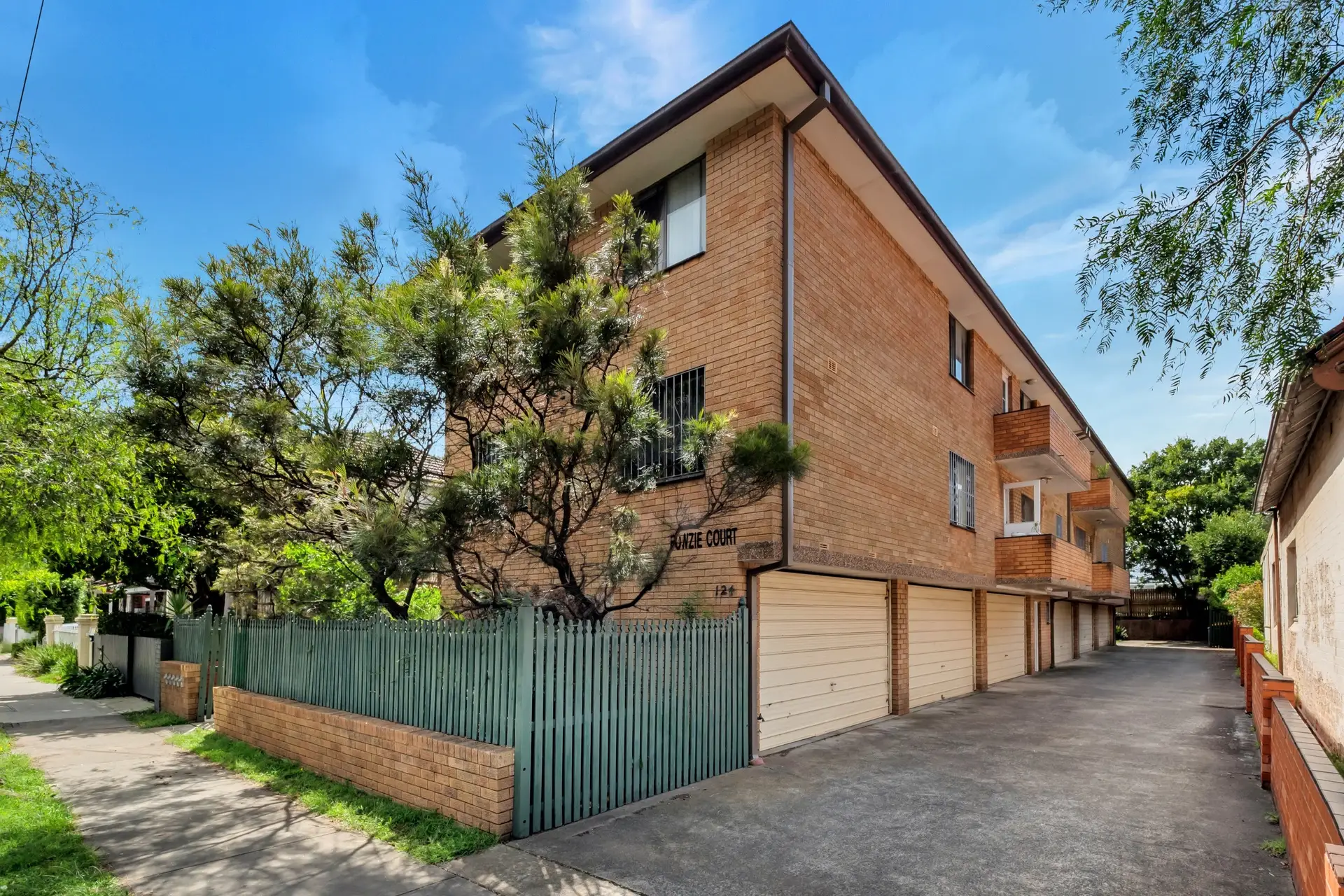 124 Doncaster Avenue, Kensington Sold by Bradfield Badgerfox - image 1