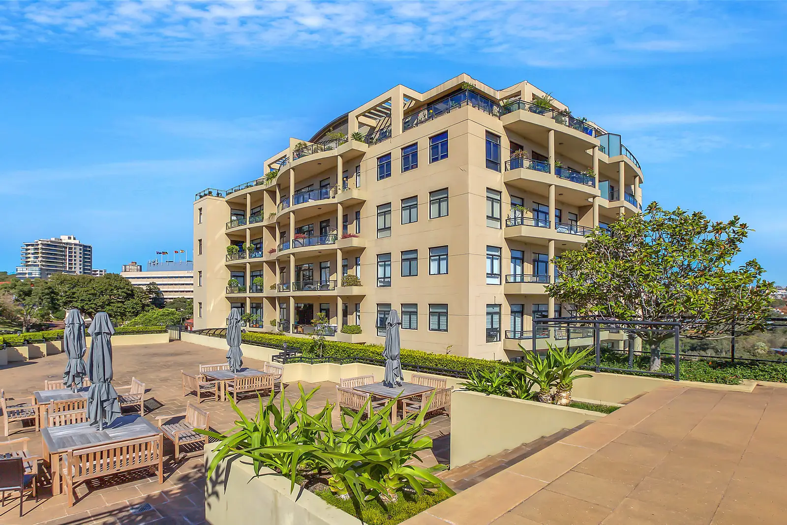 402/2 Darling Point Road, Darling Point Sold by Bradfield Badgerfox - image 1