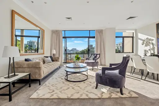 402/2 Darling Point Road, Darling Point Sold by Bradfield Badgerfox