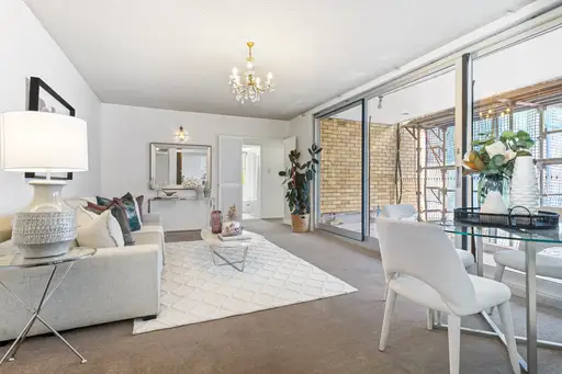 2/67 Ocean Street, Woollahra Sold by Bradfield Badgerfox