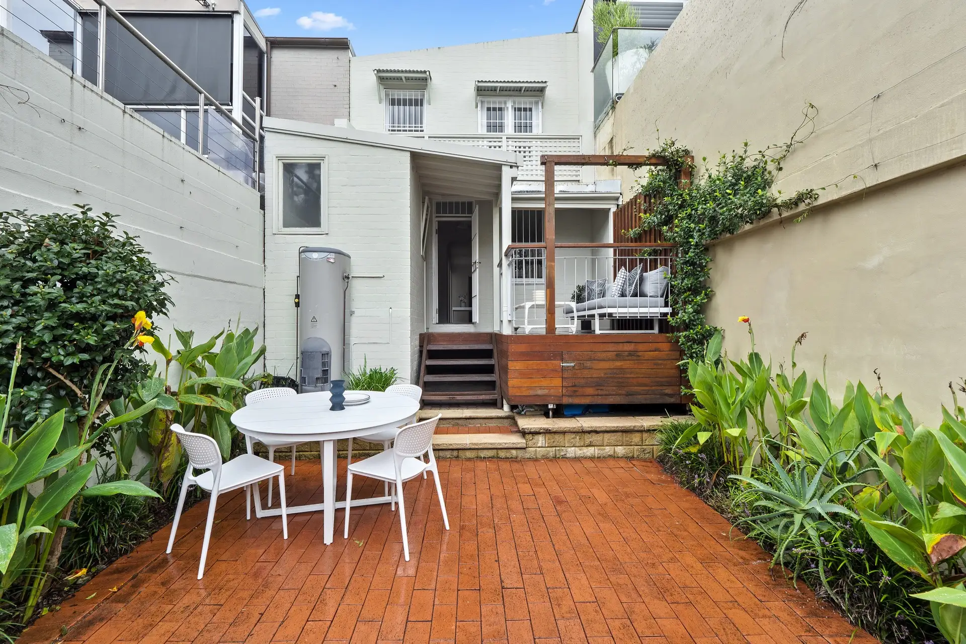 11 Mill Hill Road, Bondi Junction Sold by Bradfield Badgerfox - image 1