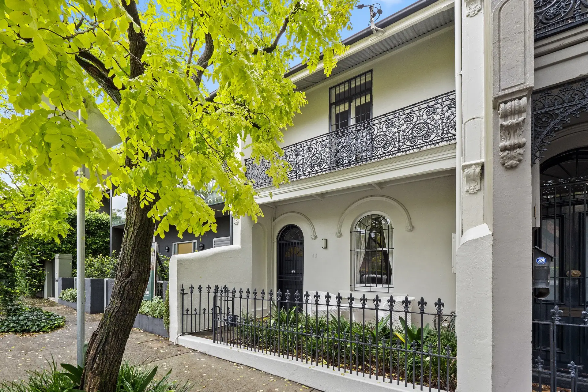 11 Mill Hill Road, Bondi Junction Sold by Bradfield Badgerfox - image 1