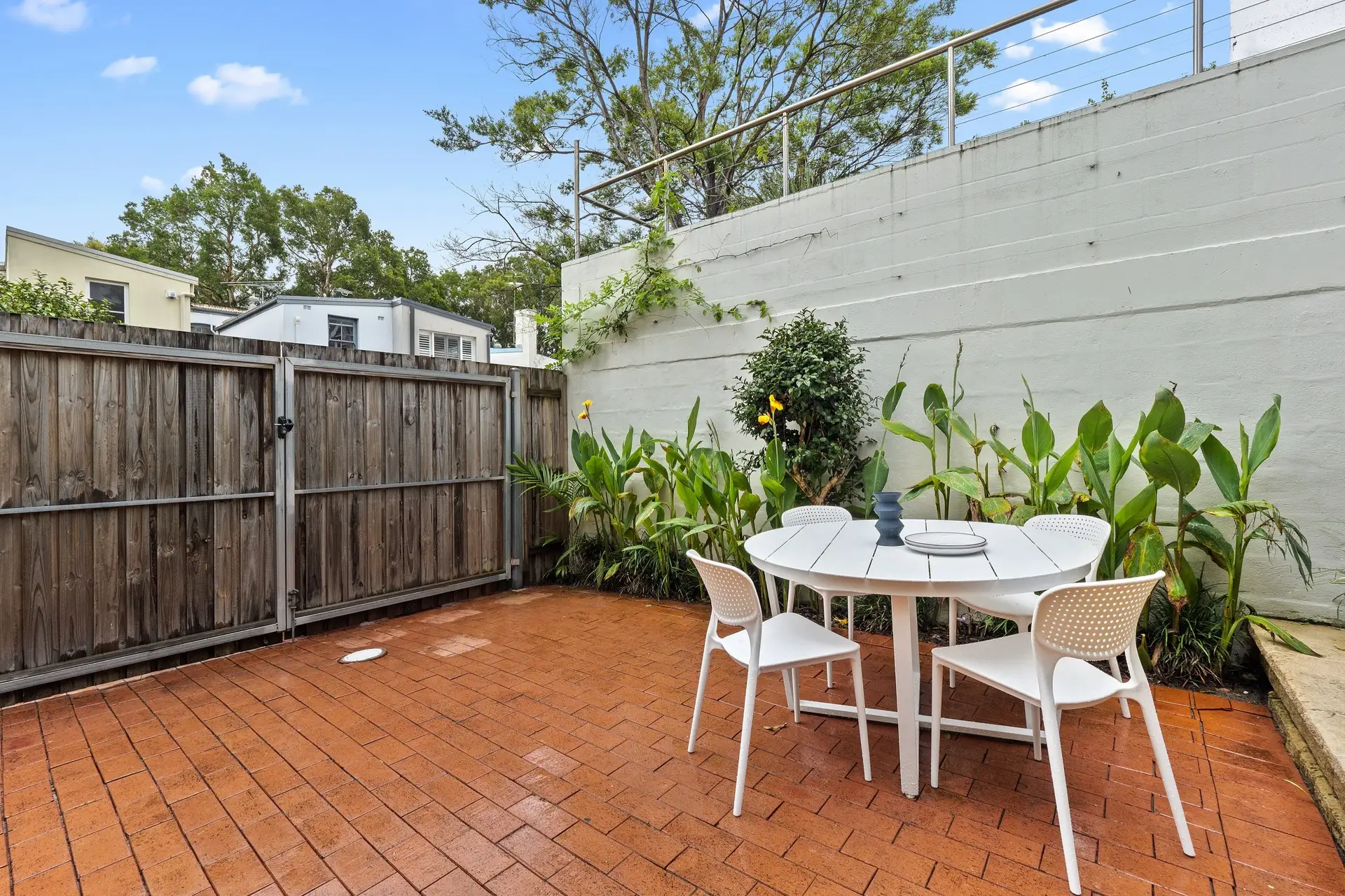 11 Mill Hill Road, Bondi Junction Sold by Bradfield Badgerfox - image 1