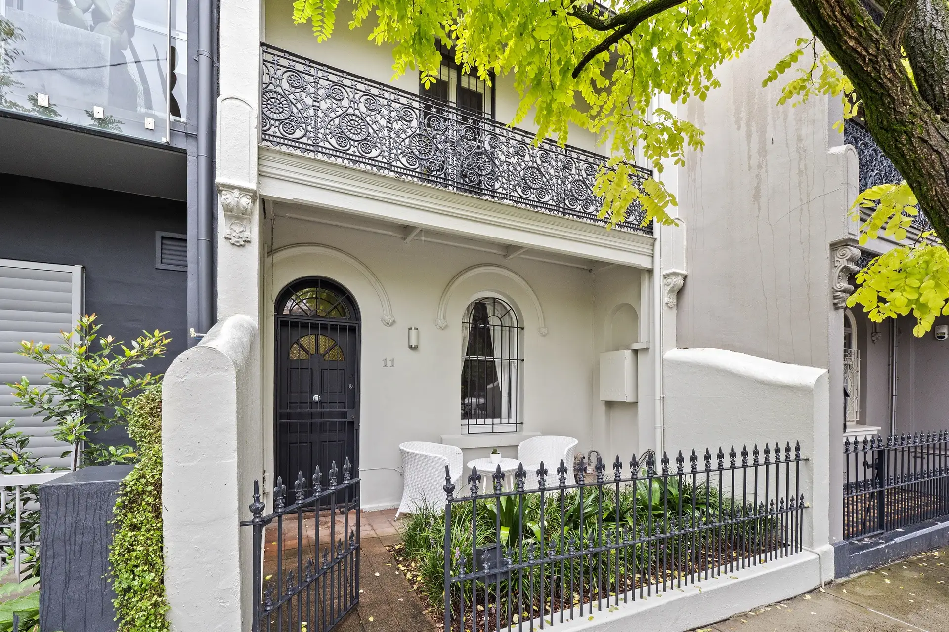 11 Mill Hill Road, Bondi Junction Sold by Bradfield Badgerfox - image 1