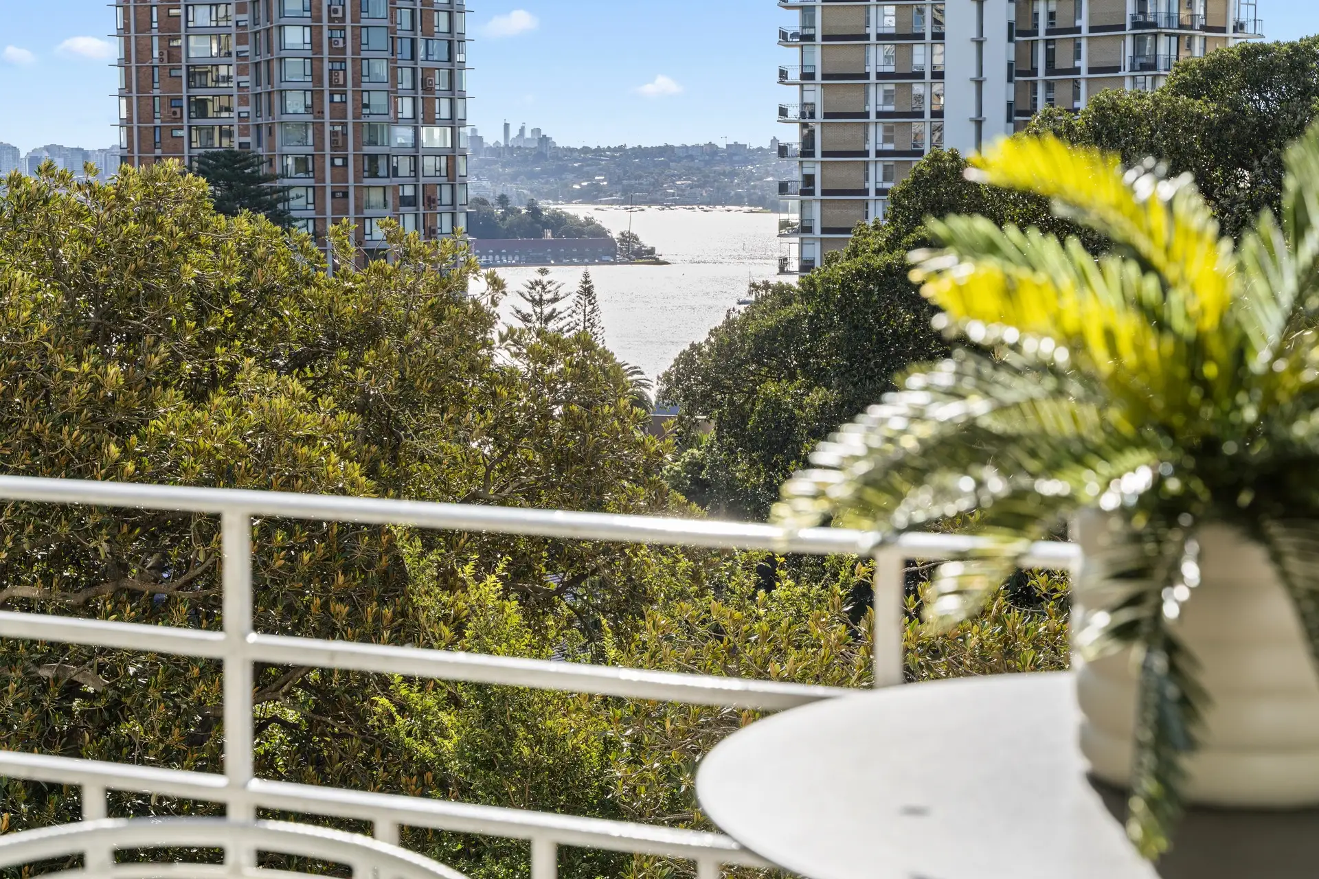 42/66 Darling Point Road, Darling Point Sold by Bradfield Badgerfox - image 1