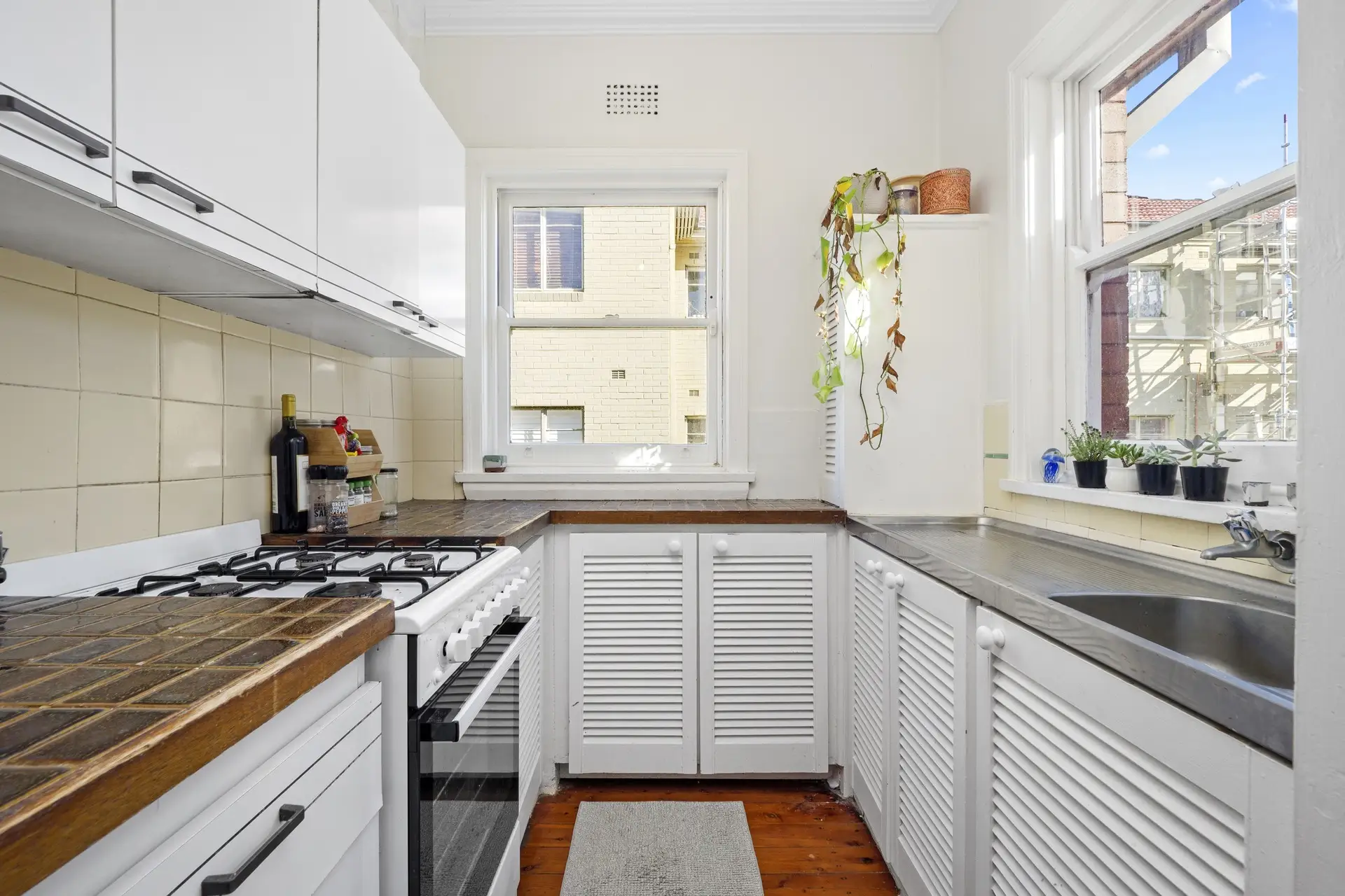 10/100 Wallis Street Street, Woollahra Sold by Bradfield Badgerfox - image 1