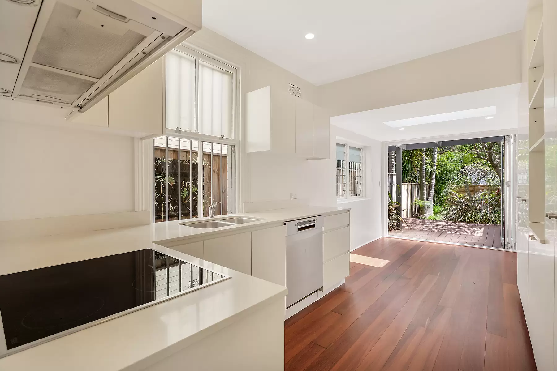 8 Queen Road, Paddington Leased by Bradfield Badgerfox - image 1