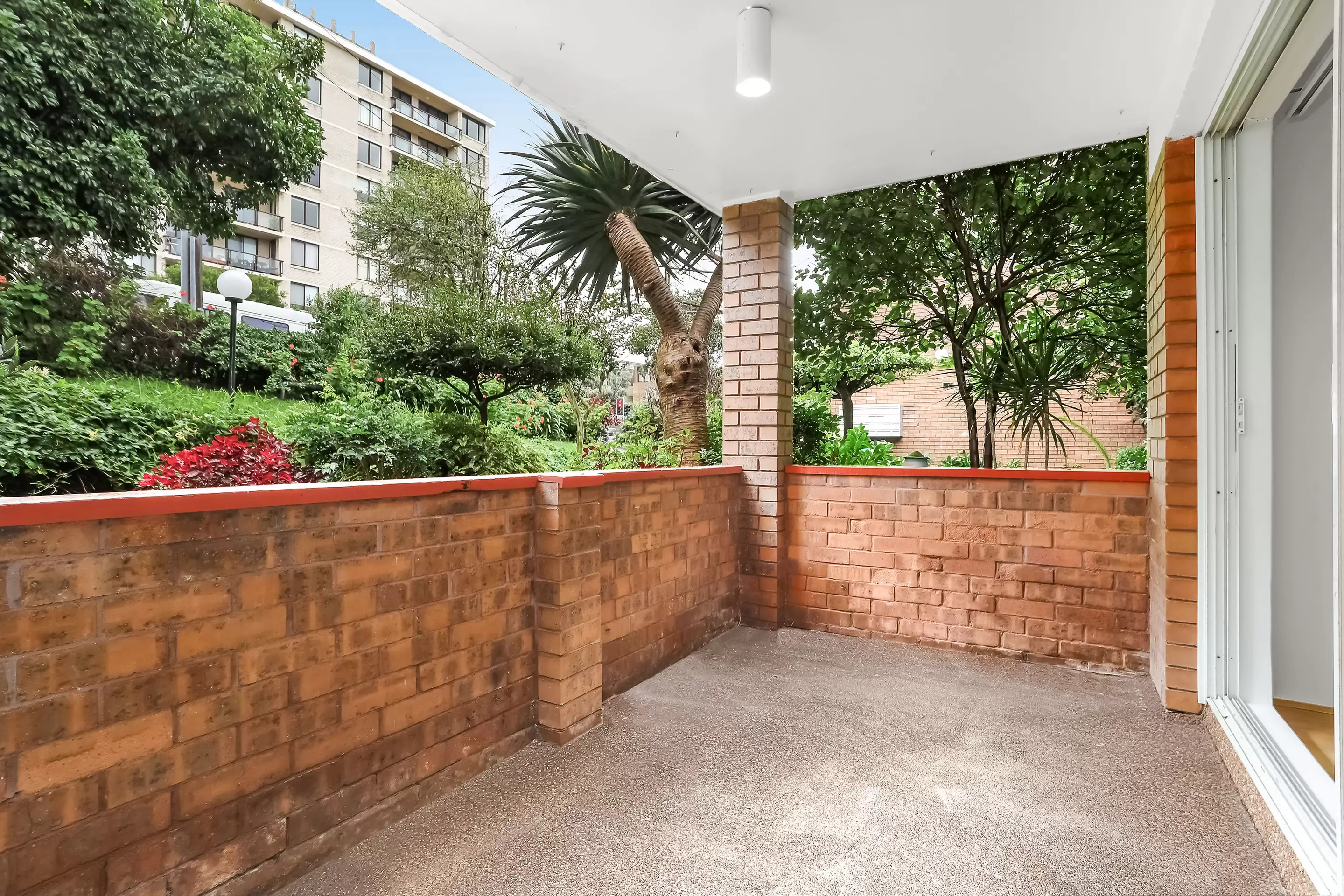 1/323 Bondi Road, Bondi Beach Leased by Bradfield Badgerfox - image 1