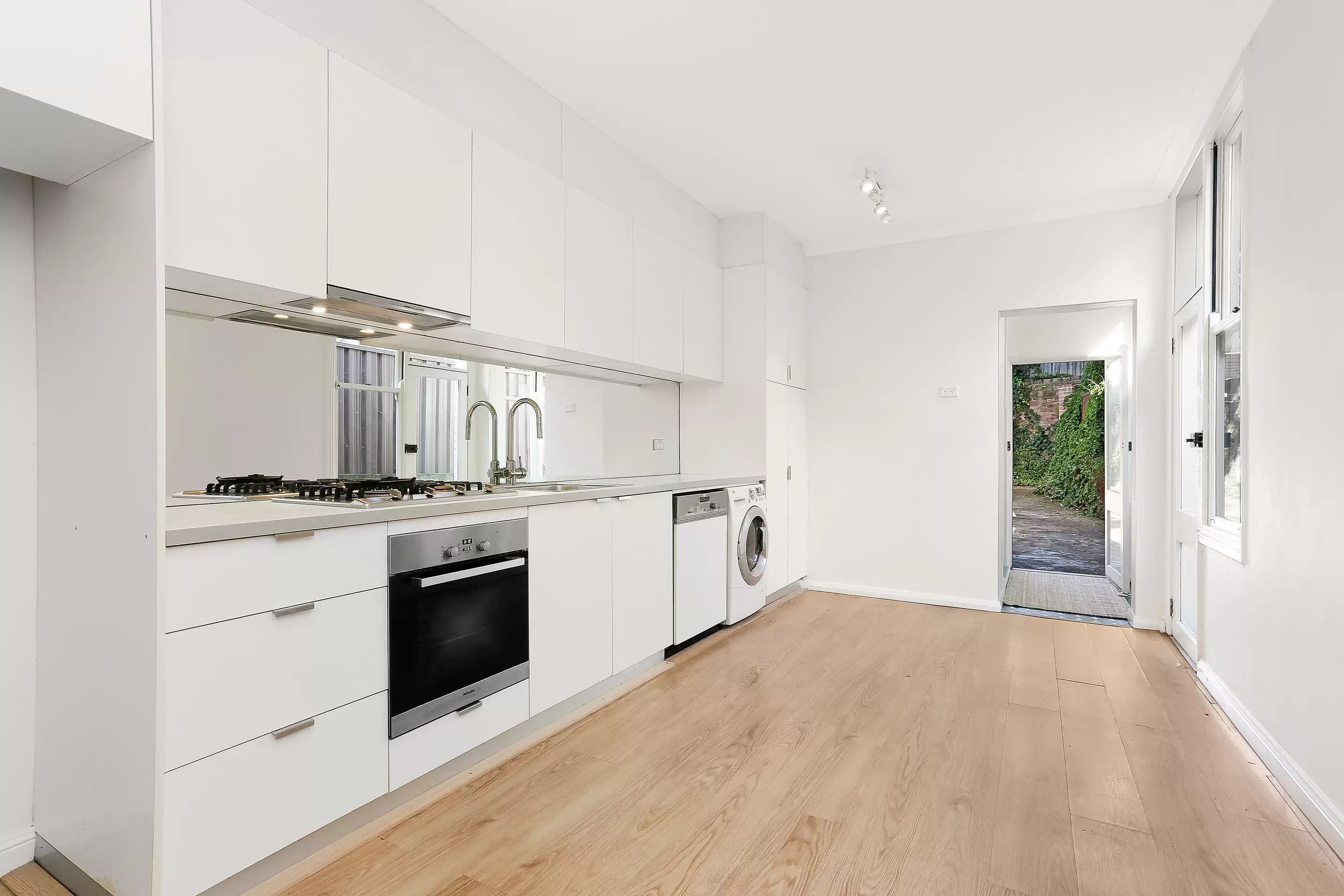 172 Boundary Street, Paddington Leased by Bradfield Badgerfox - image 1
