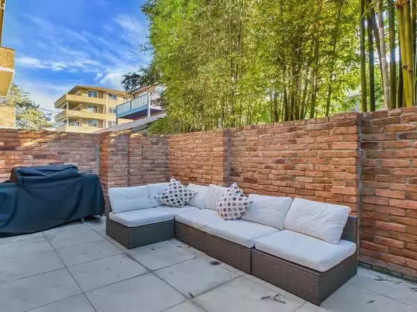 2/2 Andrews Avenue, Bondi Beach Leased by Bradfield Badgerfox - image 1