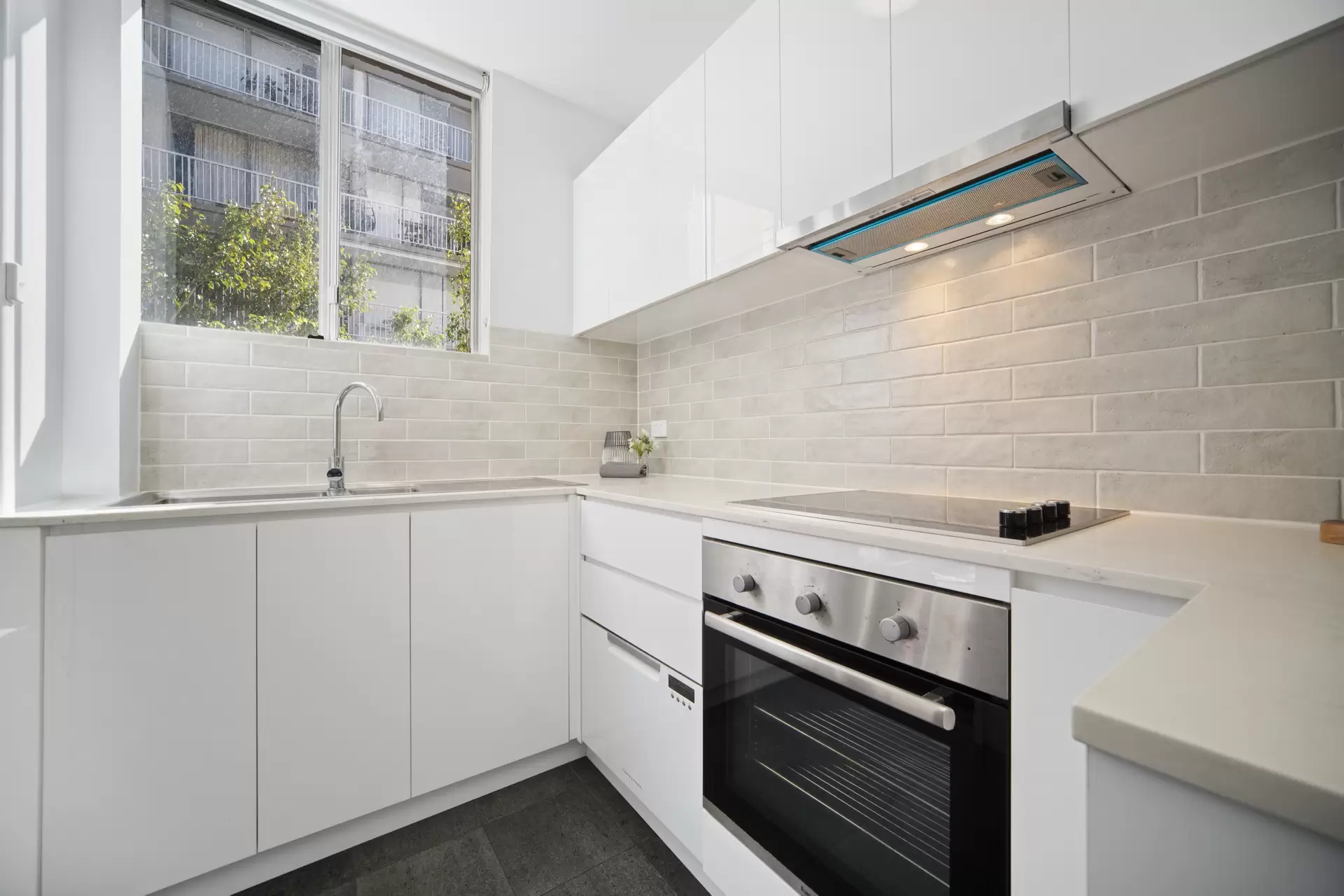 8/9 Clement Street, Rushcutters Bay Leased by Bradfield Badgerfox - image 1