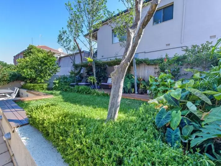2/18-20 Old South Head Road, Vaucluse Leased by Bradfield Badgerfox - image 1