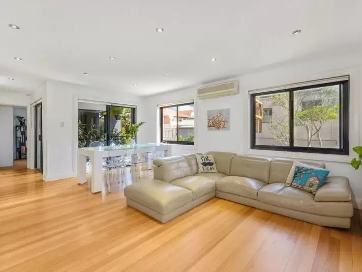 2/18-20 Old South Head Road, Vaucluse Leased by Bradfield Badgerfox - image 1