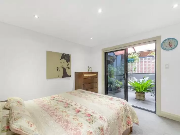 2/18-20 Old South Head Road, Vaucluse Leased by Bradfield Badgerfox - image 1