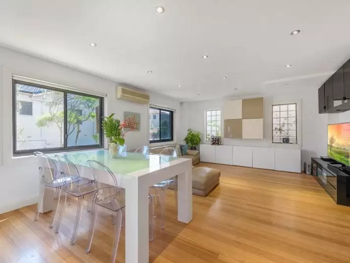 2/18-20 Old South Head Road, Vaucluse Leased by Bradfield Badgerfox - image 1