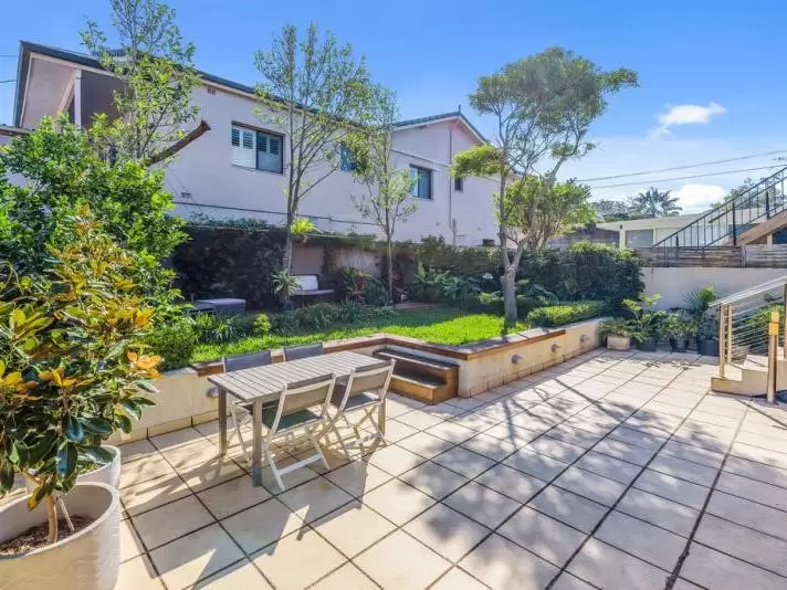 2/18-20 Old South Head Road, Vaucluse Leased by Bradfield Badgerfox - image 1