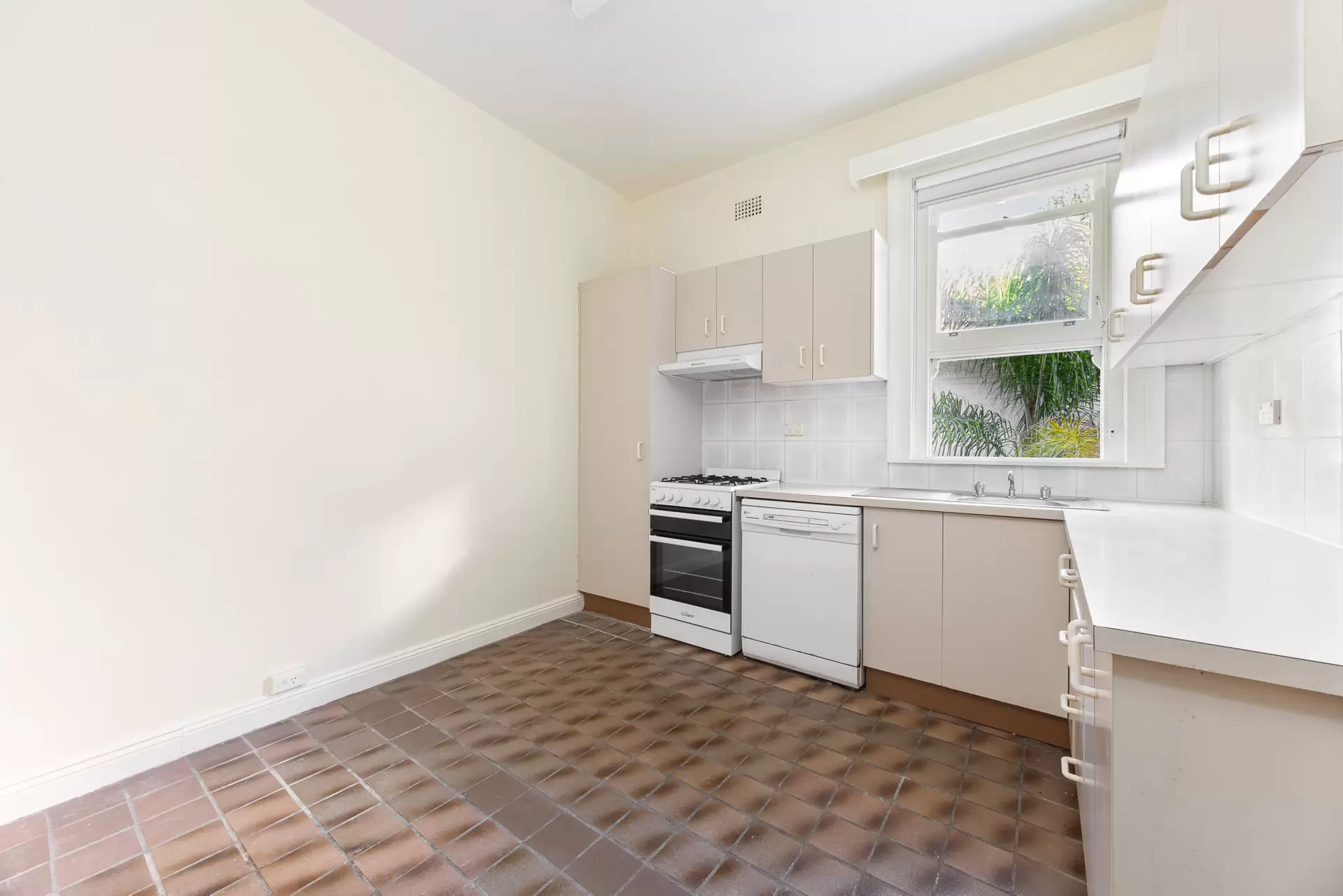 2/35 New Beach Road, Darling Point For Lease by Bradfield Badgerfox - image 1