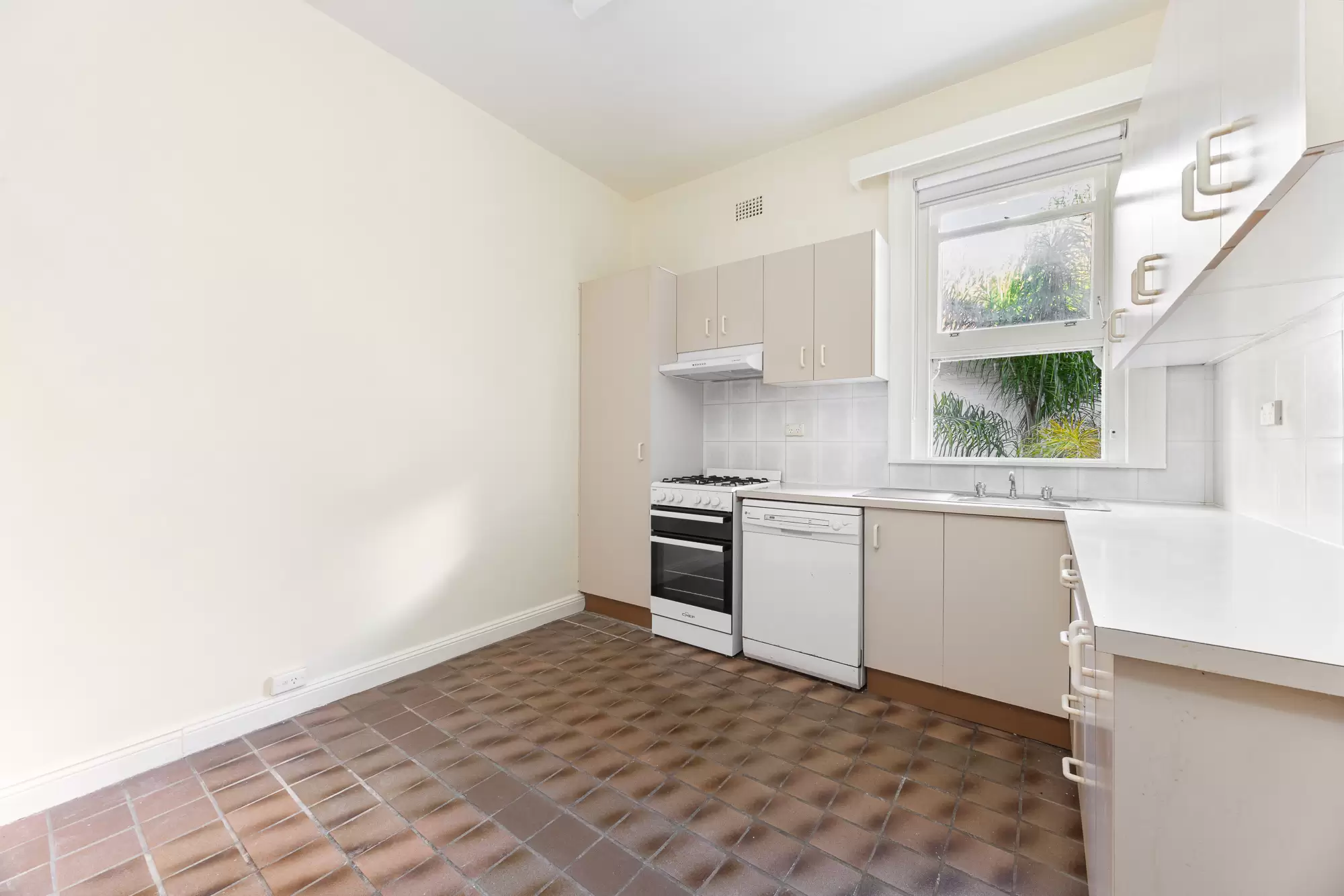 2/35 New Beach Road, Darling Point For Lease by Bradfield Badgerfox - image 1