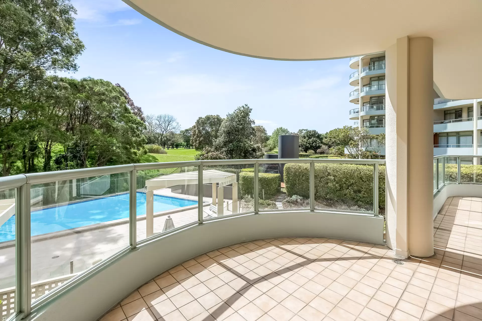 102/3 Black Lion Place, Kensington Leased by Bradfield Badgerfox - image 1