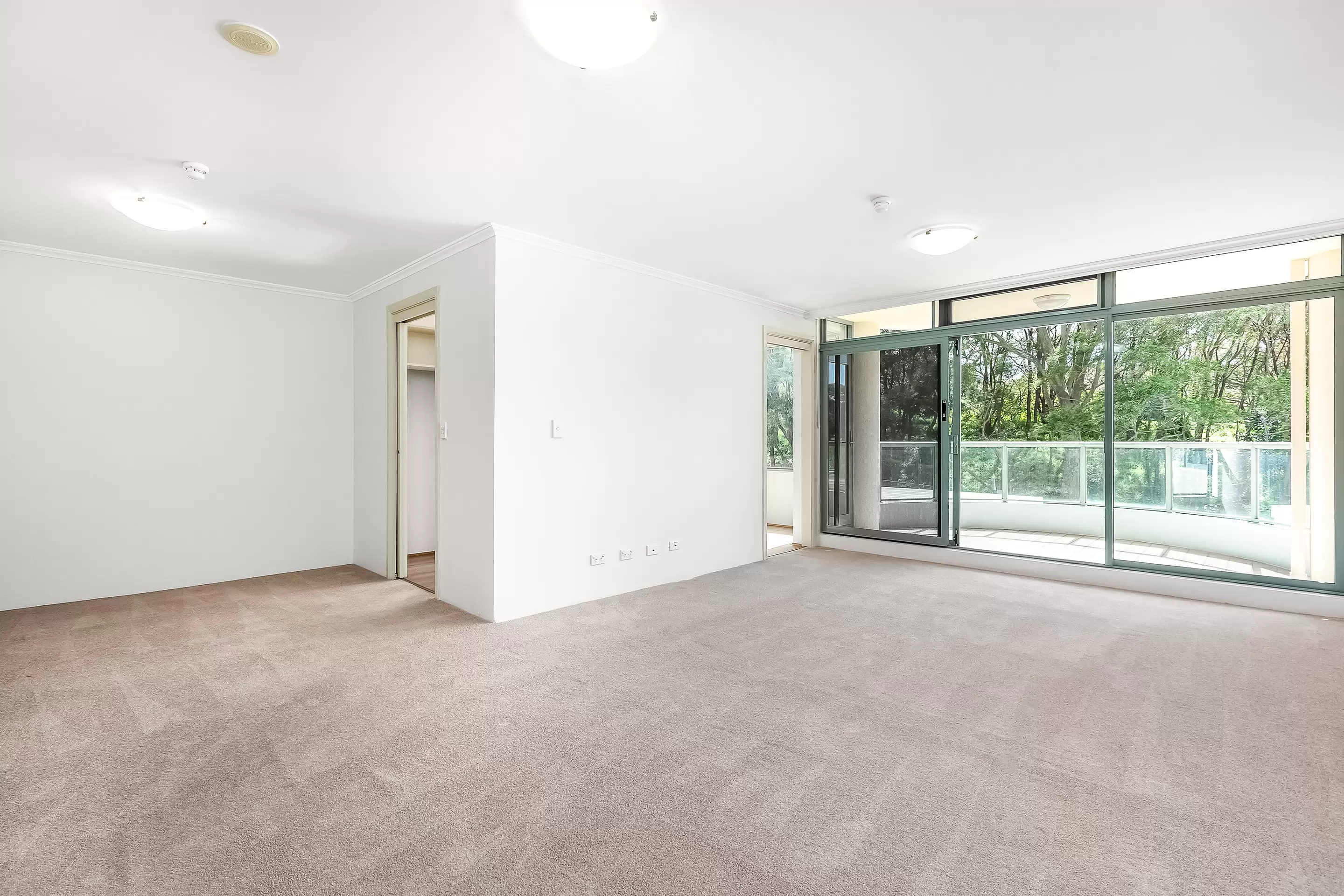102/3 Black Lion Place, Kensington Leased by Bradfield Badgerfox - image 1
