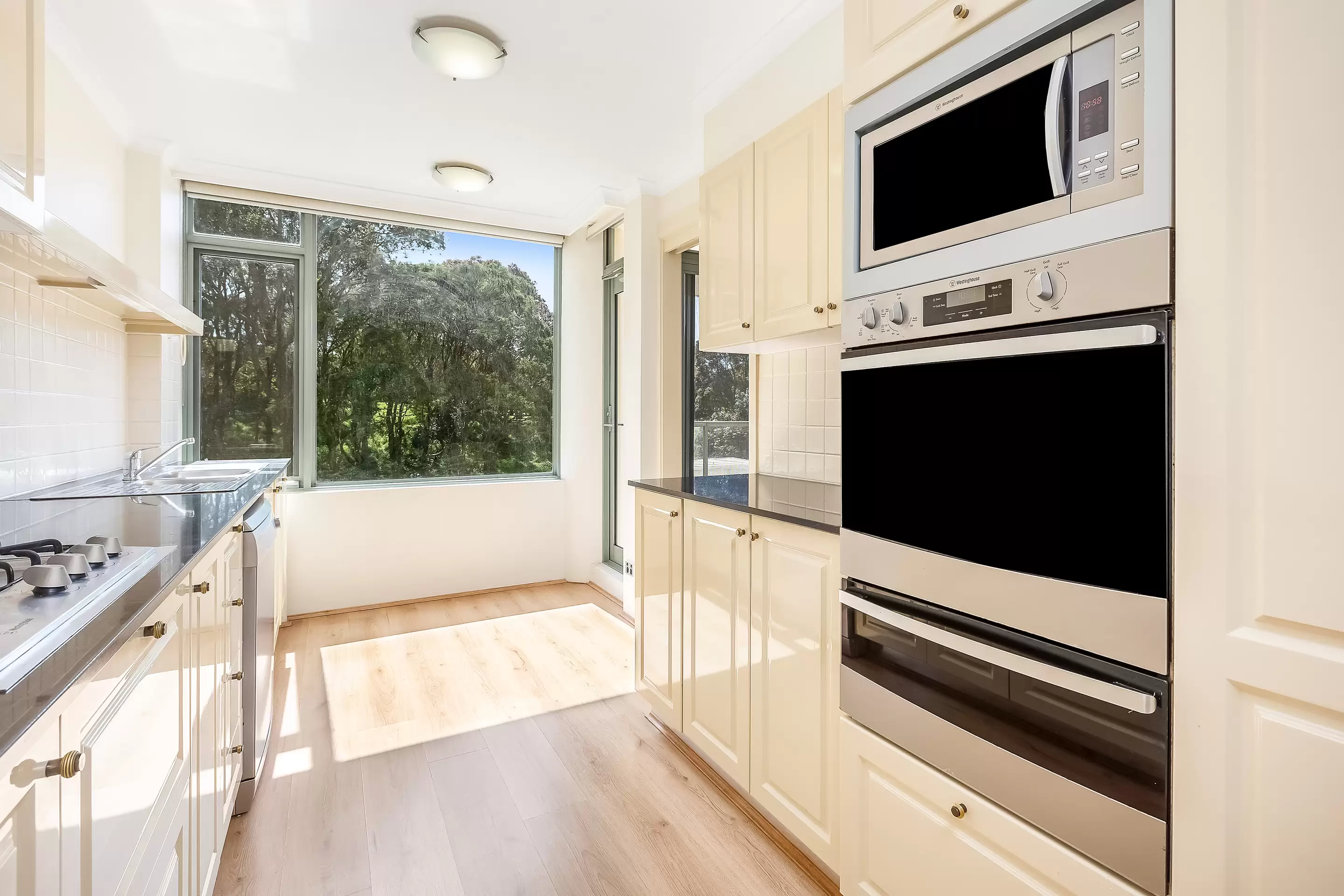 102/3 Black Lion Place, Kensington Leased by Bradfield Badgerfox - image 1