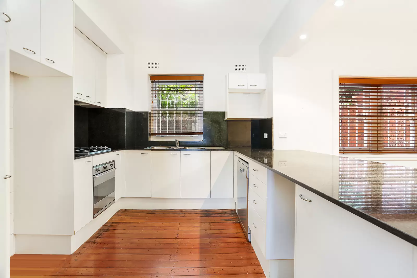 3/4 Aston Gardens, Bellevue Hill Leased by Bradfield Badgerfox - image 1