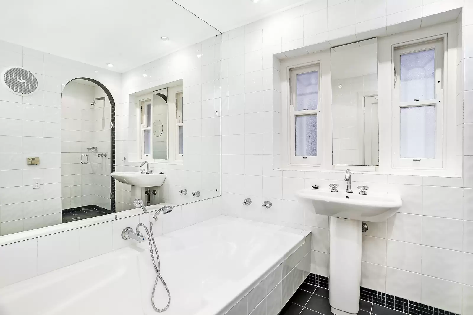 3/4 Aston Gardens, Bellevue Hill Leased by Bradfield Badgerfox - image 1
