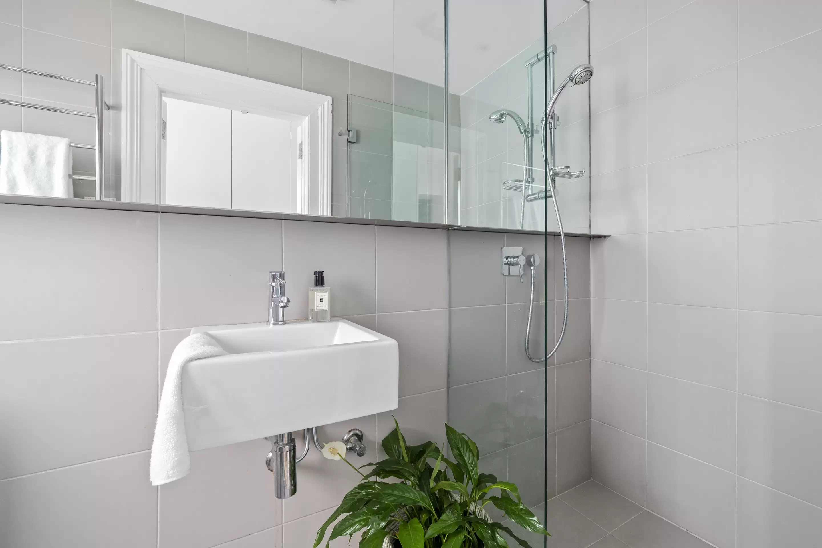 2 South Street, Edgecliff Leased by Bradfield Badgerfox - image 1