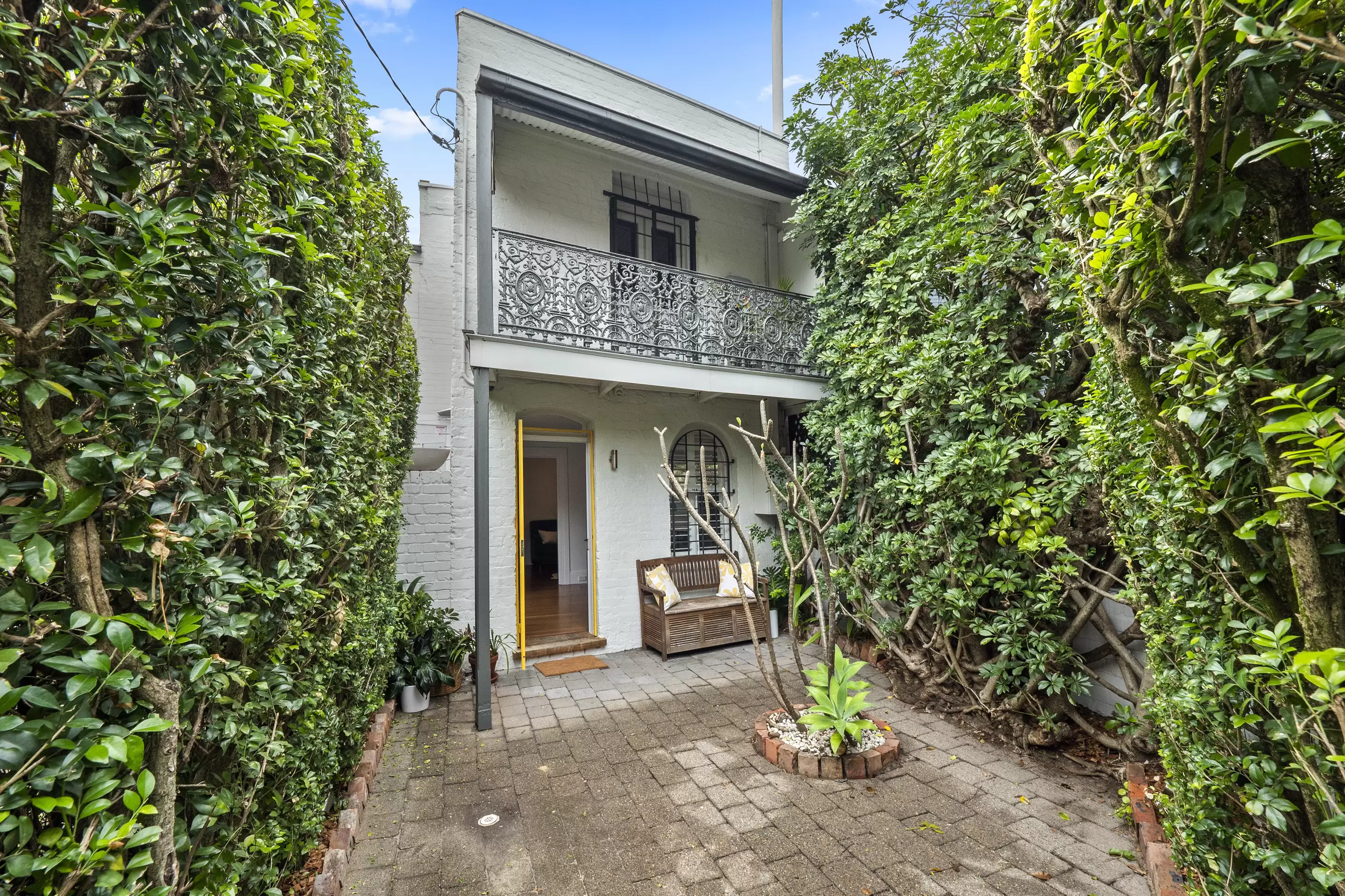 2 South Street, Edgecliff Leased by Bradfield Badgerfox - image 1