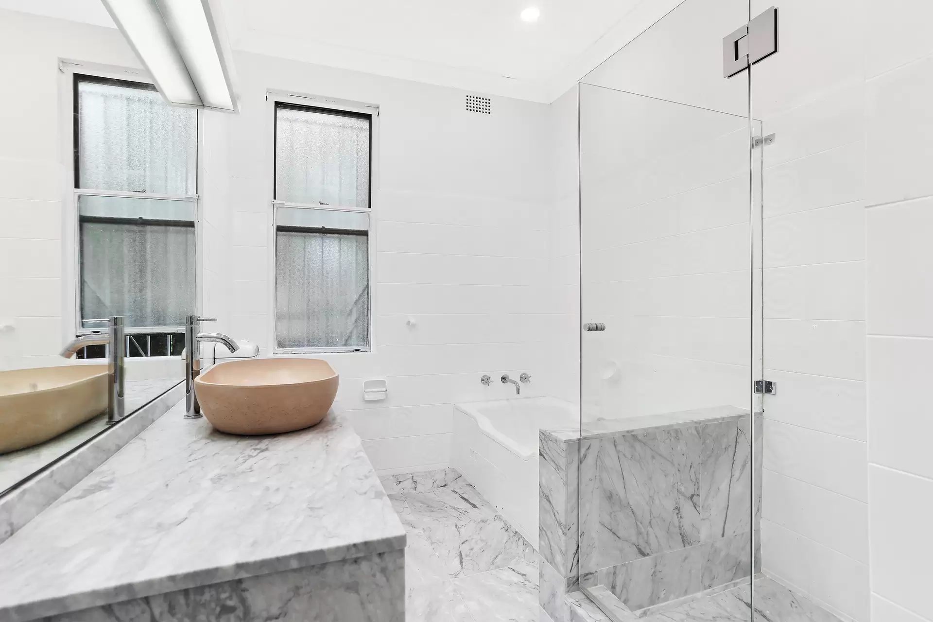 224 Edgecliff Road, Woollahra Leased by Bradfield Badgerfox - image 1