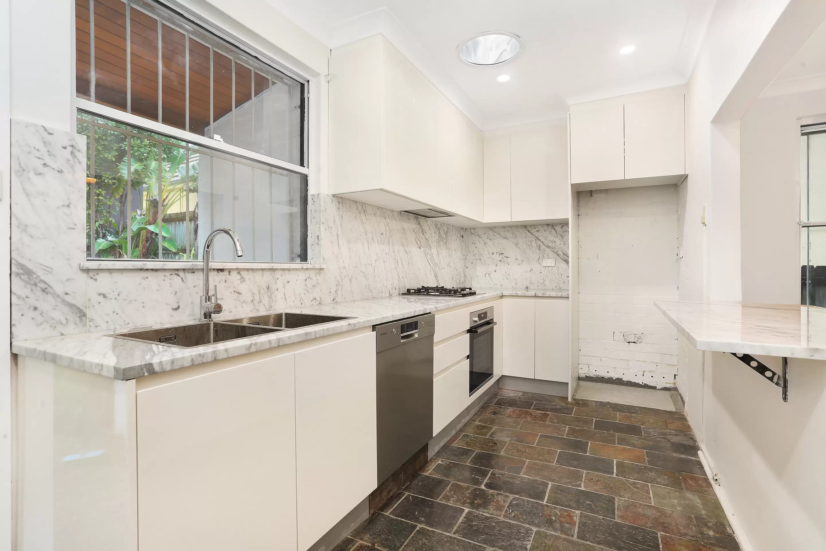 224 Edgecliff Road, Woollahra Leased by Bradfield Badgerfox - image 1