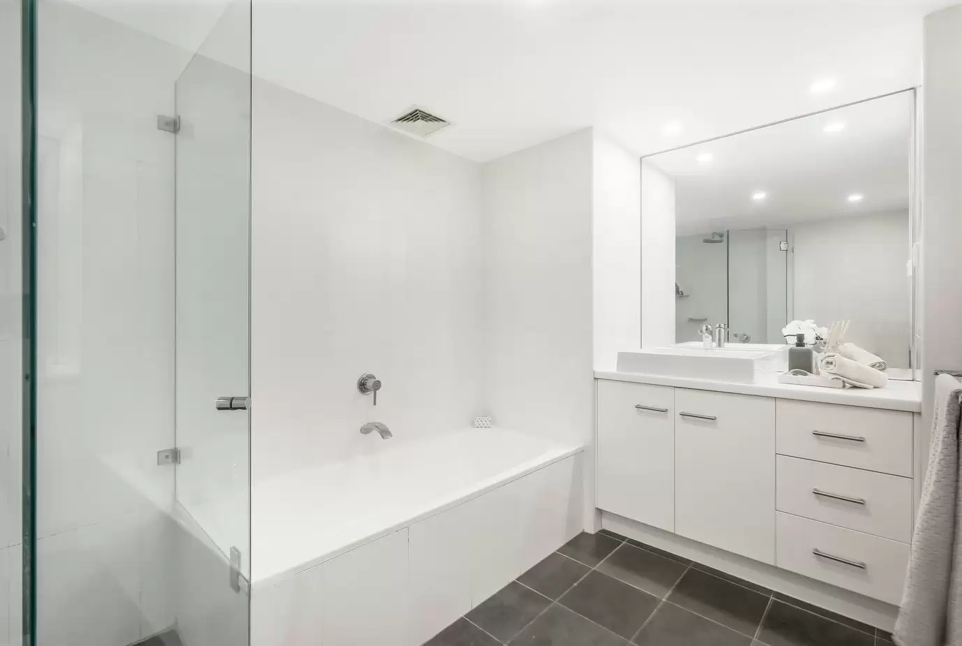 61/4 New McLean Street, Edgecliff Leased by Bradfield Badgerfox - image 1