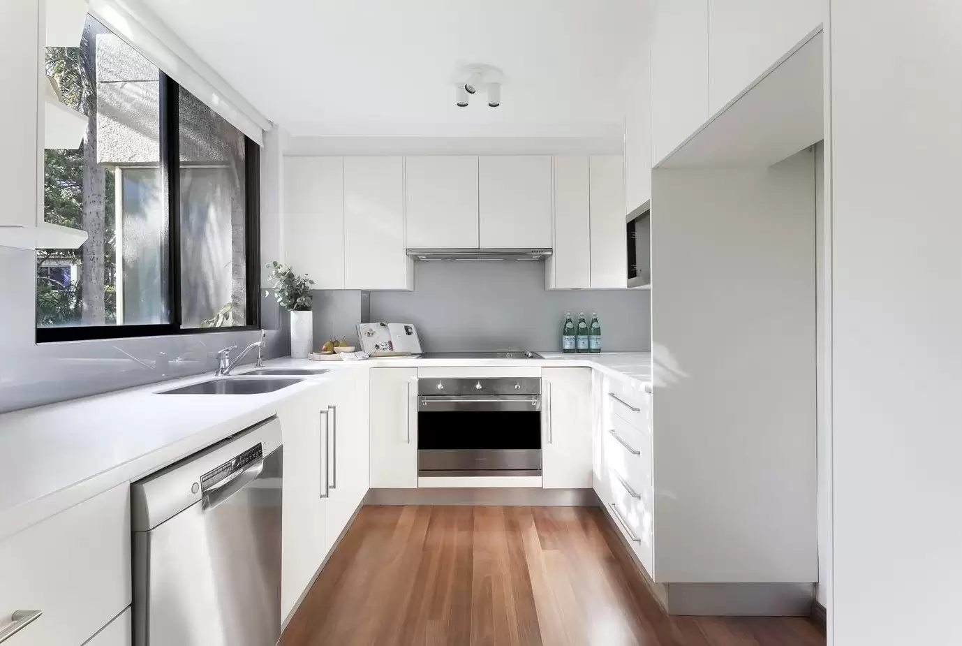 61/4 New McLean Street, Edgecliff Leased by Bradfield Badgerfox - image 1