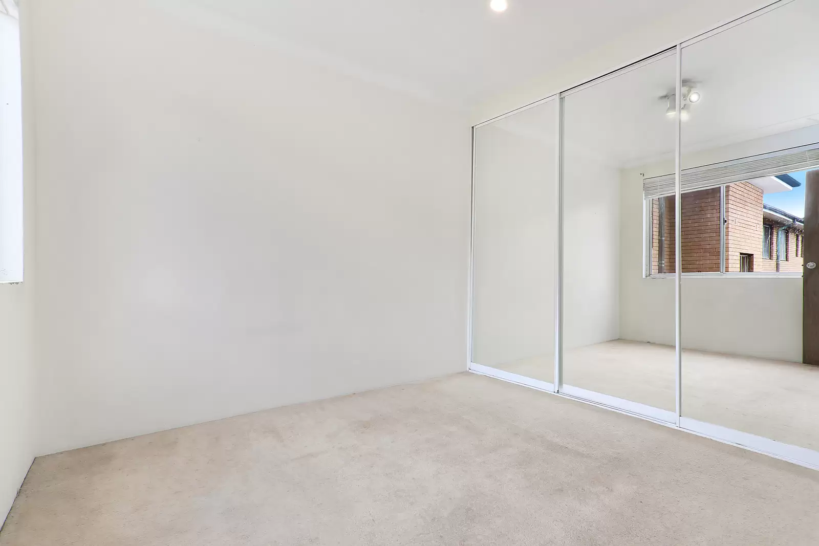 22/13 Macpherson Street, Waverley Leased by Bradfield Badgerfox - image 1