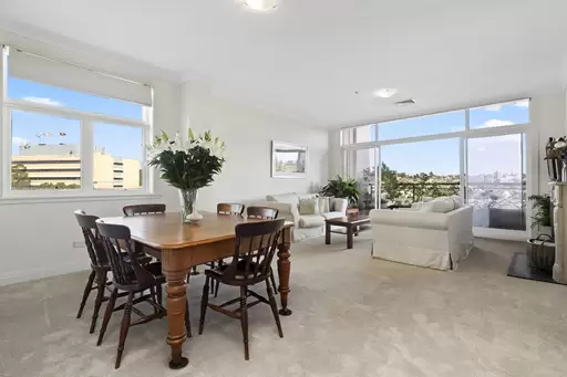 606/2 Darling Point Road, Darling Point Auction by Bradfield Badgerfox