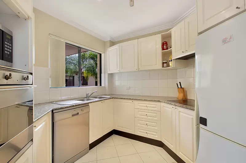 11/156 Old South Head Road, Bellevue Hill Leased by Bradfield Badgerfox - image 1